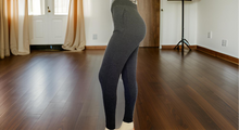 Load image into Gallery viewer, Jogger pants color black
