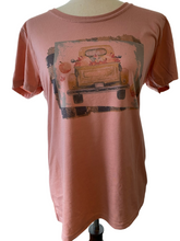 Load image into Gallery viewer, Soft pink print tee top
