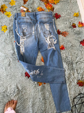 Load image into Gallery viewer, plus size ripped jeans
