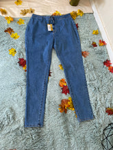 Load image into Gallery viewer, Plus size denim pants
